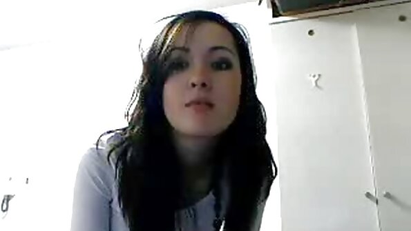Rusiška brunetė juodomis kojinėmis mėgavosi dvigubu įsiskverbimu.